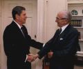 Ronald Reagan et Friedrich Hayek.jpg